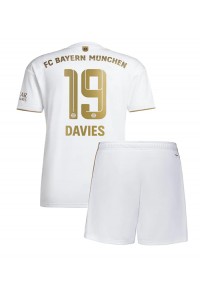 Bayern Munich Alphonso Davies #19 Babyklær Borte Fotballdrakt til barn 2022-23 Korte ermer (+ Korte bukser)